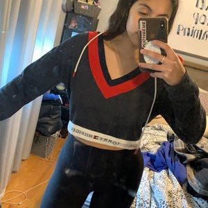 tommy hilfiger cropped sweatshirt